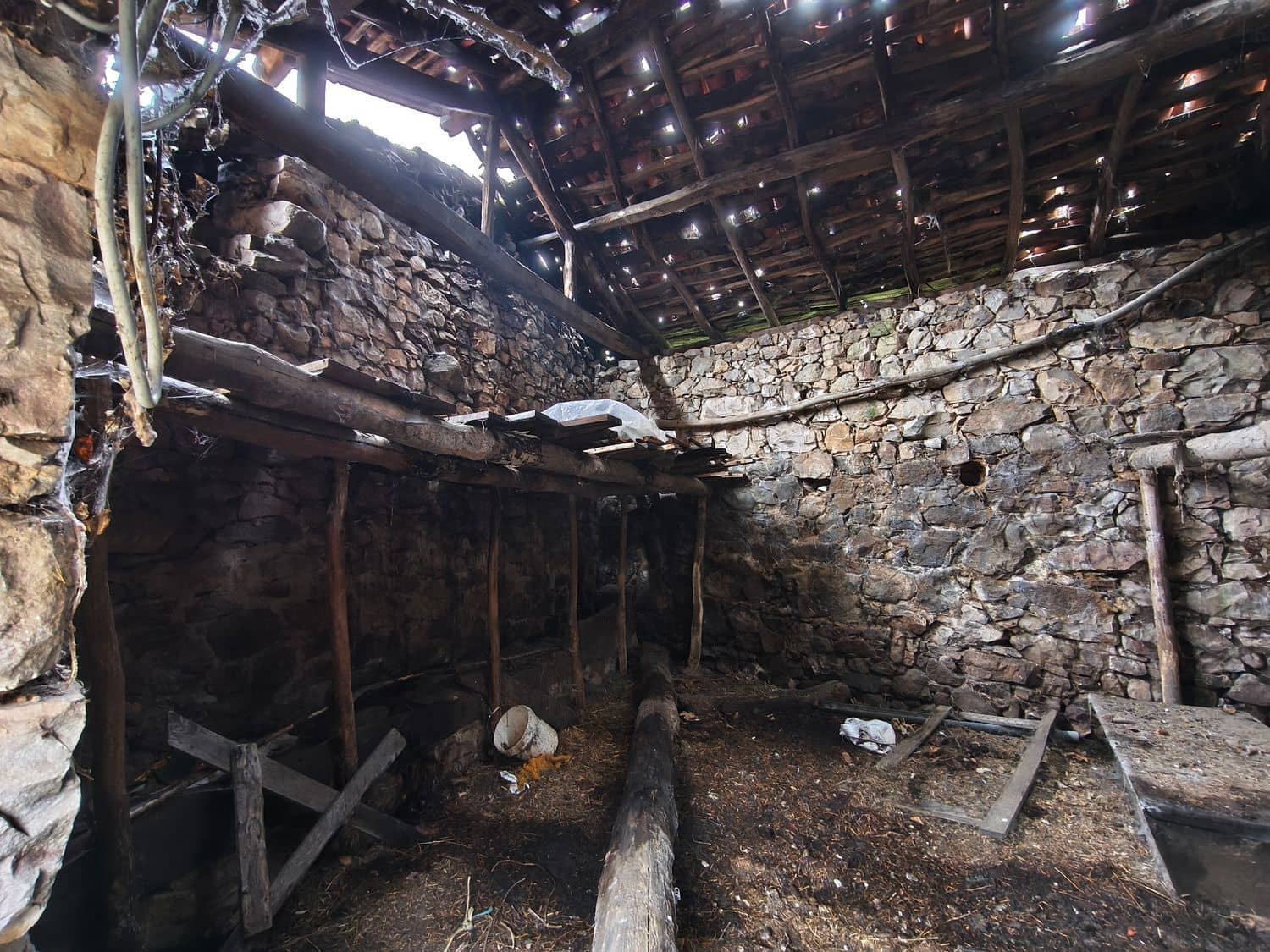 Finka/Dom wiejski na sprzedaż w Proaza z garażem - 24 000 € (Ref: 9694741)