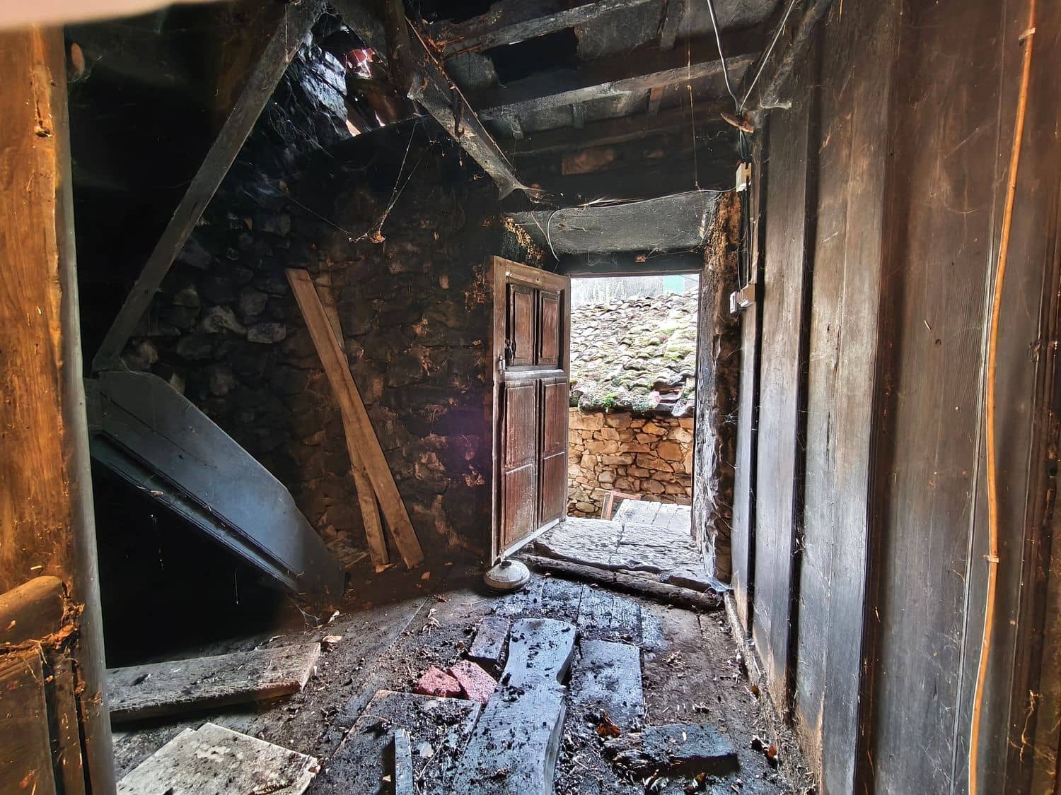 Finka/Dom wiejski na sprzedaż w Proaza z garażem - 24 000 € (Ref: 9694741)