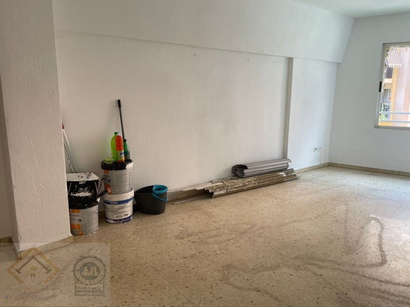 3 bedroom Apartment for sale in Benidorm with garage - € 179,000 (Ref: 9409884)