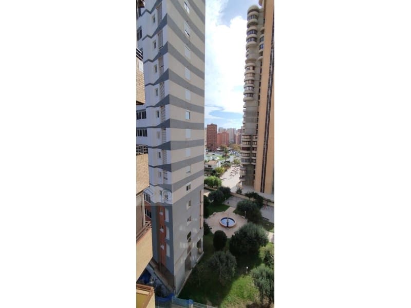Piso de 3 habitaciones en Benidorm en venta con garaje - 325.000 € (Ref: 9409886)