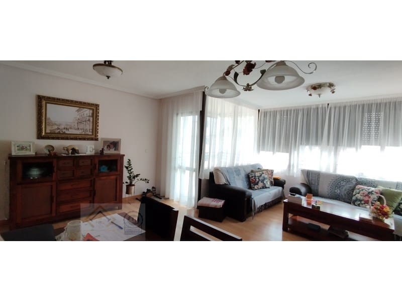 Piso de 3 habitaciones en Benidorm en venta con garaje - 325.000 € (Ref: 9409886)