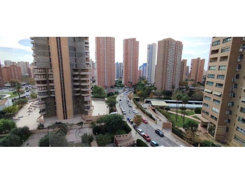 Piso de 3 habitaciones en Benidorm en venta con garaje - 325.000 € (Ref: 9409886)
