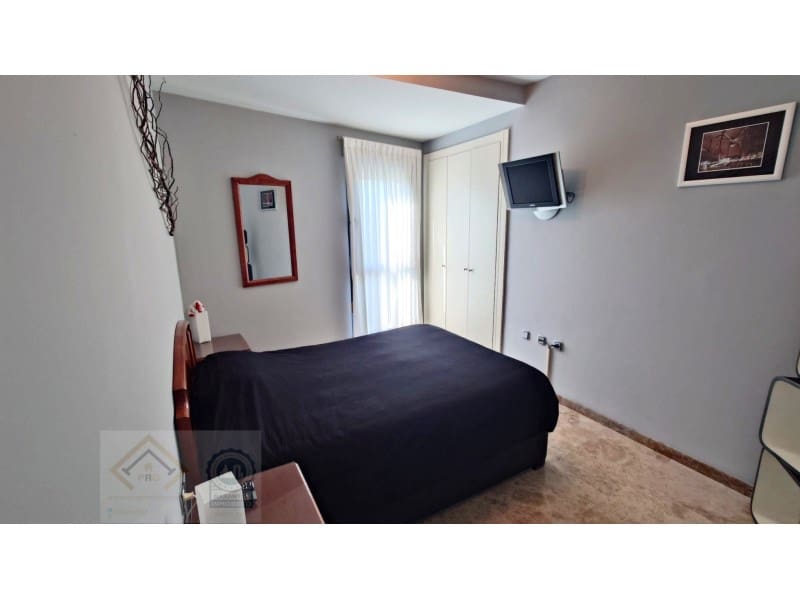 3 bedroom Flat for sale in Benidorm with pool garage - € 339,000 (Ref: 9409892)