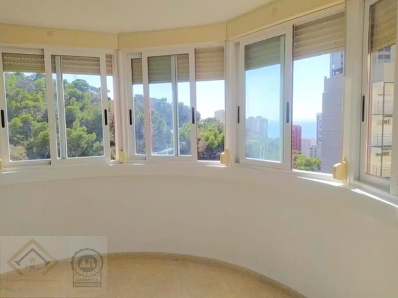 3 bedroom Flat for sale in Benidorm with pool garage - € 178,000 (Ref: 9409894)