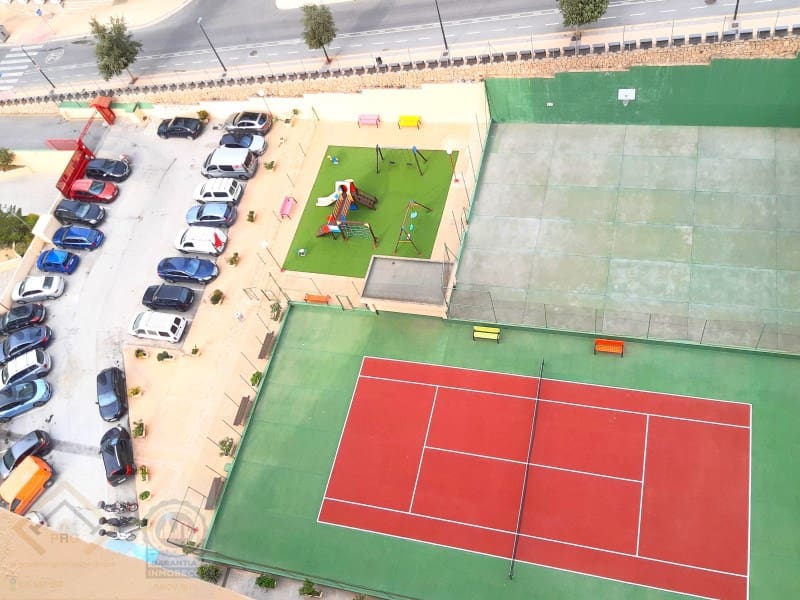 3 bedroom Flat for sale in Benidorm with pool garage - € 178,000 (Ref: 9409894)