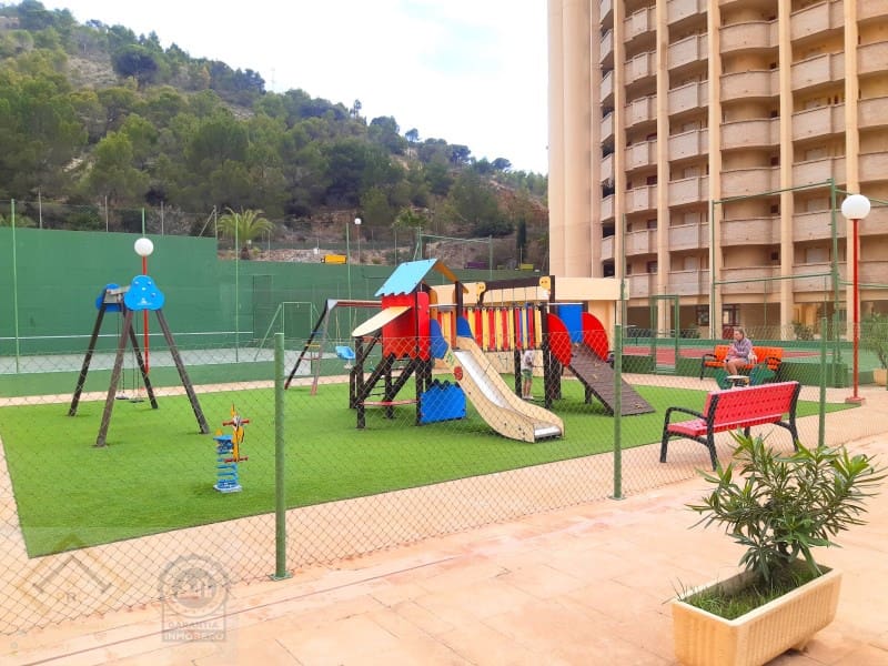 3 bedroom Flat for sale in Benidorm with pool garage - € 178,000 (Ref: 9409894)