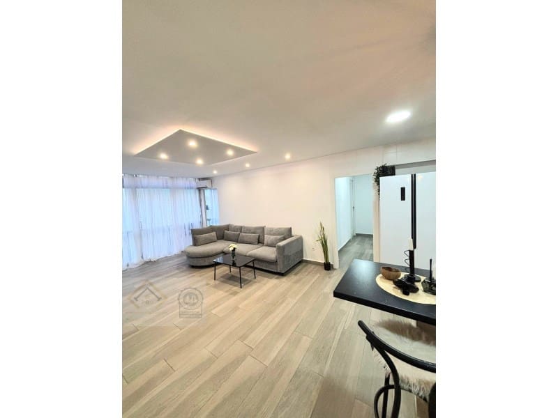 3 bedroom Flat for sale in Benidorm - € 230,000 (Ref: 9409895)