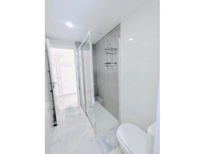 2 bedroom Apartment for sale in Benidorm with garage - € 268,000 (Ref: 9409897)