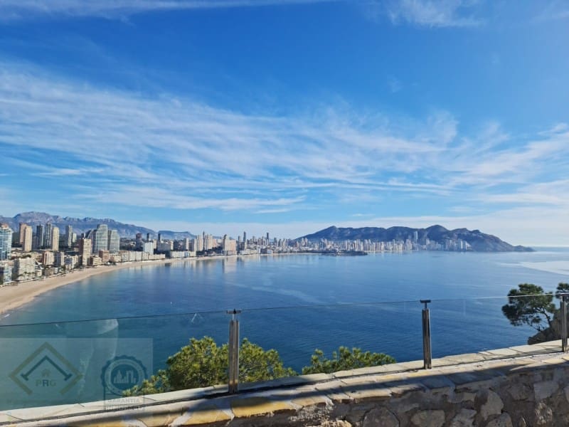 2 bedroom Apartment for sale in Benidorm with garage - € 268,000 (Ref: 9409897)