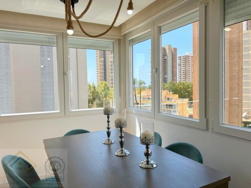 2 bedroom Flat for sale in Benidorm with garage - € 262,000 (Ref: 9409902)