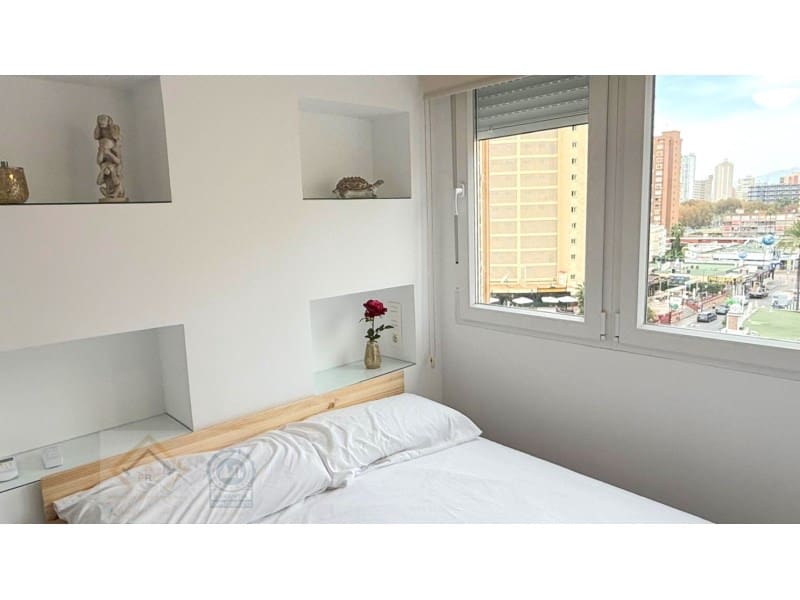 2 bedroom Flat for sale in Benidorm with garage - € 262,000 (Ref: 9409902)