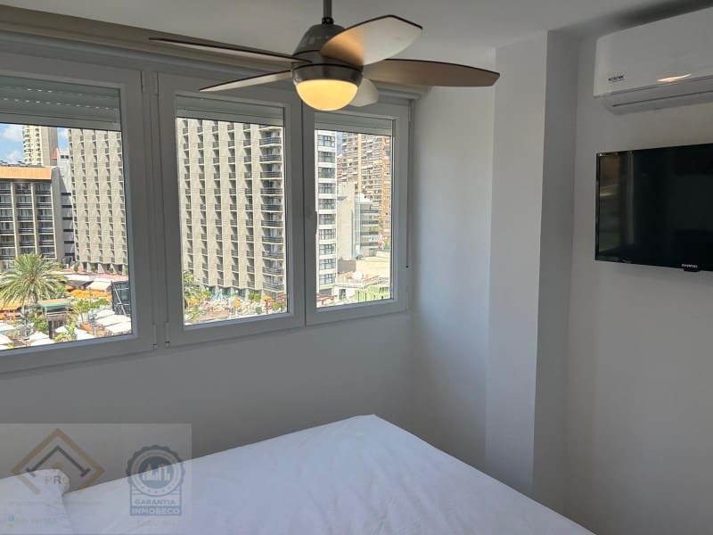 2 bedroom Flat for sale in Benidorm with garage - € 262,000 (Ref: 9409902)