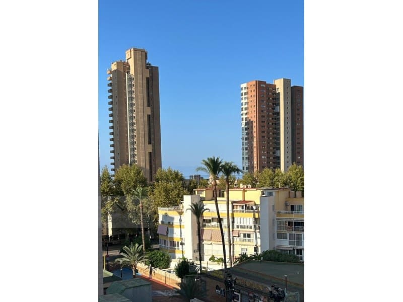 2 bedroom Flat for sale in Benidorm with garage - € 262,000 (Ref: 9409902)