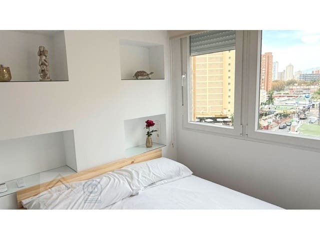 Piso de 2 habitaciones en Playa Levante, Benidorm en venta con garaje - 262.000 € (Ref: 9409902)