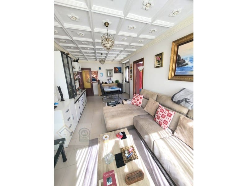 2 bedroom Apartment for sale in Benidorm with pool - € 237,000 (Ref: 9409906)