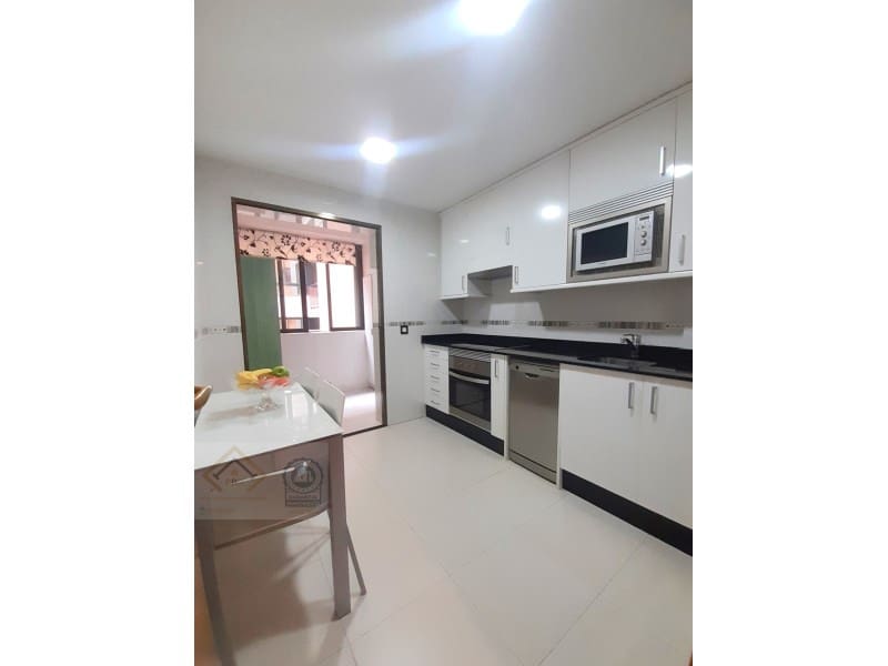 4 sypialnia Mieszkanie na sprzedaż w Benidorm z garażem - 384 000 € (Ref: 9409911)