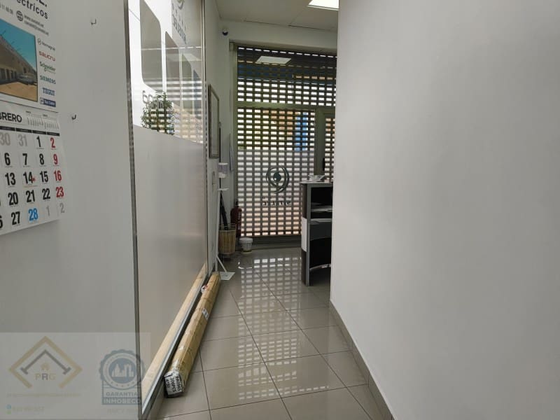 Commercial for sale in La Nucia - € 179,000 (Ref: 9409914)