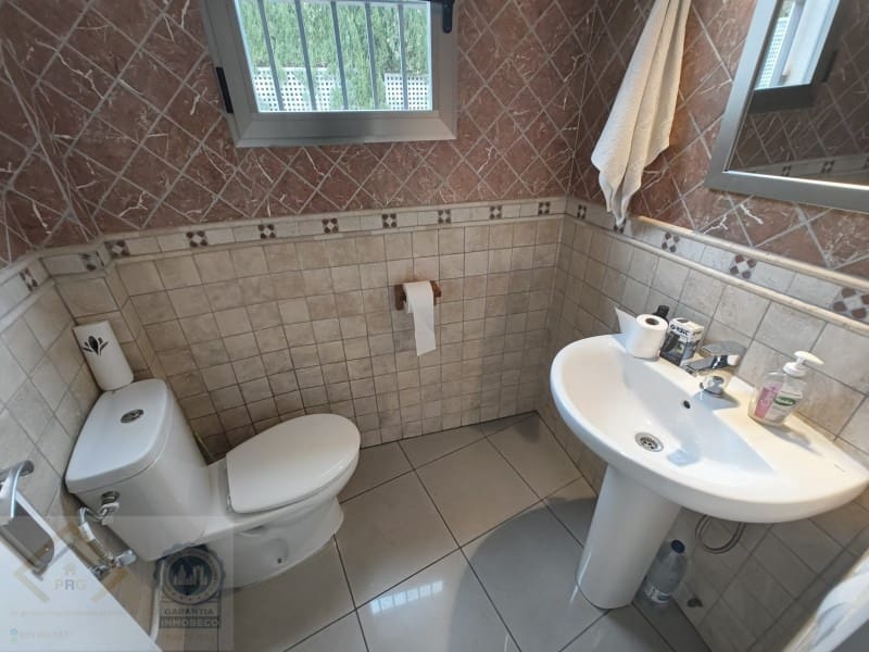 Commercial for sale in La Nucia - € 179,000 (Ref: 9409914)