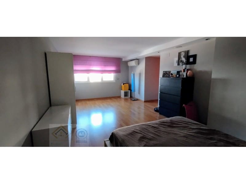 Chalet de 7 habitaciones en Finestrat en venta con garaje - 695.000 € (Ref: 9409920)