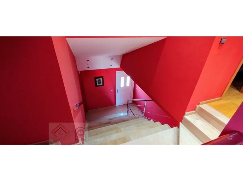 Chalet de 7 habitaciones en Finestrat en venta con garaje - 695.000 € (Ref: 9409920)