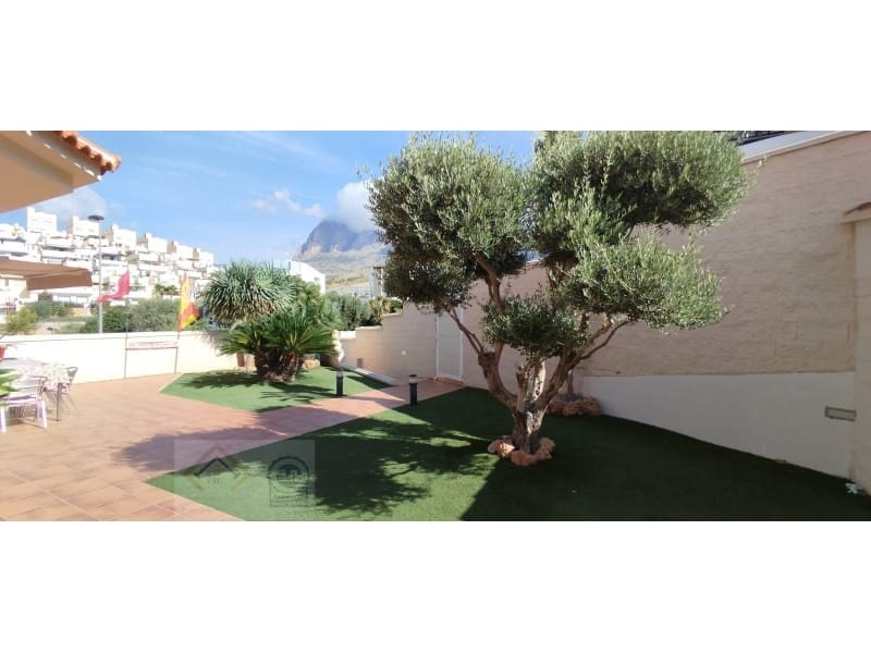 Chalet de 7 habitaciones en Finestrat en venta con garaje - 695.000 € (Ref: 9409920)