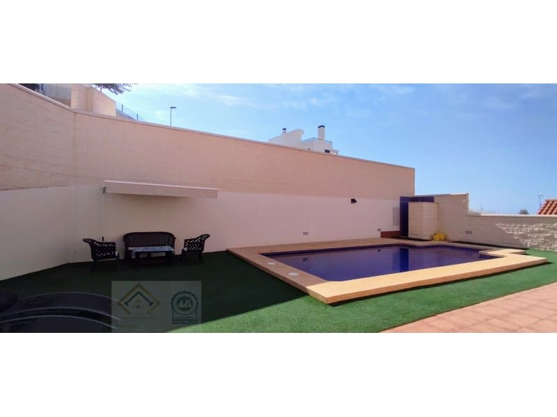 Chalet de 7 habitaciones en Finestrat en venta con garaje - 695.000 € (Ref: 9409920)