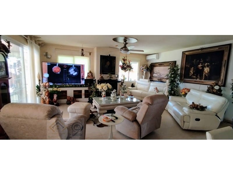 4 soveværelse Villa til salg i La Nucia med garage - € 450.000 (Ref: 9409921)