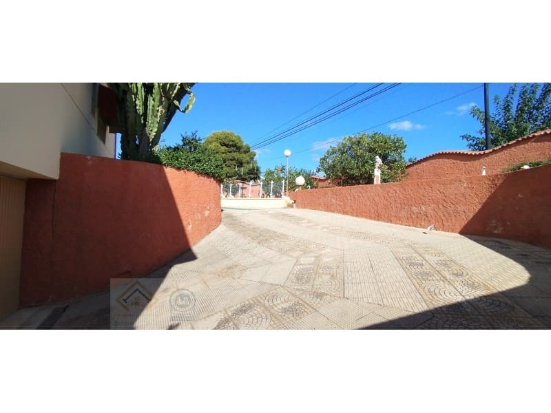 4 soveværelse Villa til salg i La Nucia med garage - € 450.000 (Ref: 9409921)