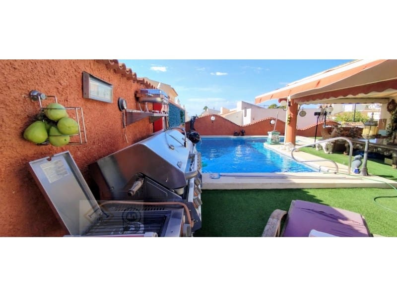 4 soveværelse Villa til salg i La Nucia med garage - € 450.000 (Ref: 9409921)