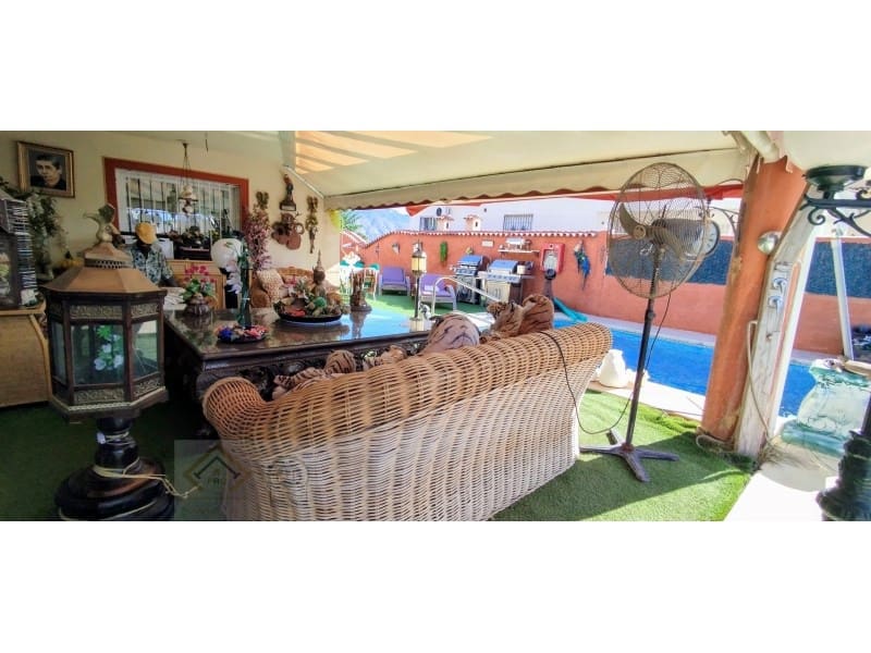 4 soveværelse Villa til salg i La Nucia med garage - € 450.000 (Ref: 9409921)