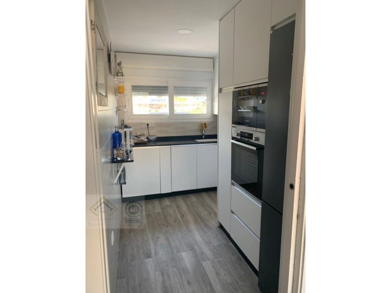 3 bedroom Flat for sale in Benidorm with pool garage - € 485,000 (Ref: 9468519)