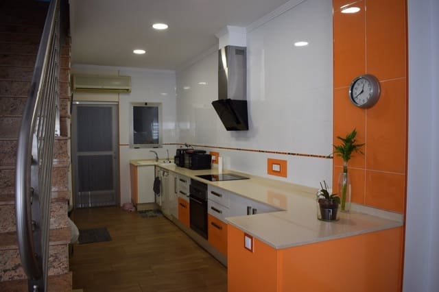 3 bedroom Townhouse for sale in Casinos with garage - € 198,000 (Ref: 7988808)