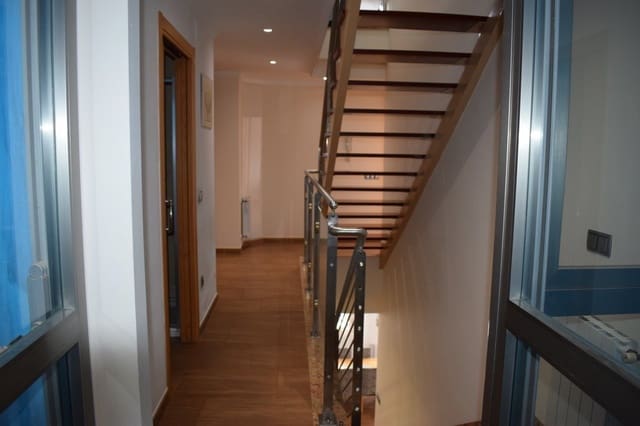 3 bedroom Townhouse for sale in Casinos with garage - € 198,000 (Ref: 7988808)