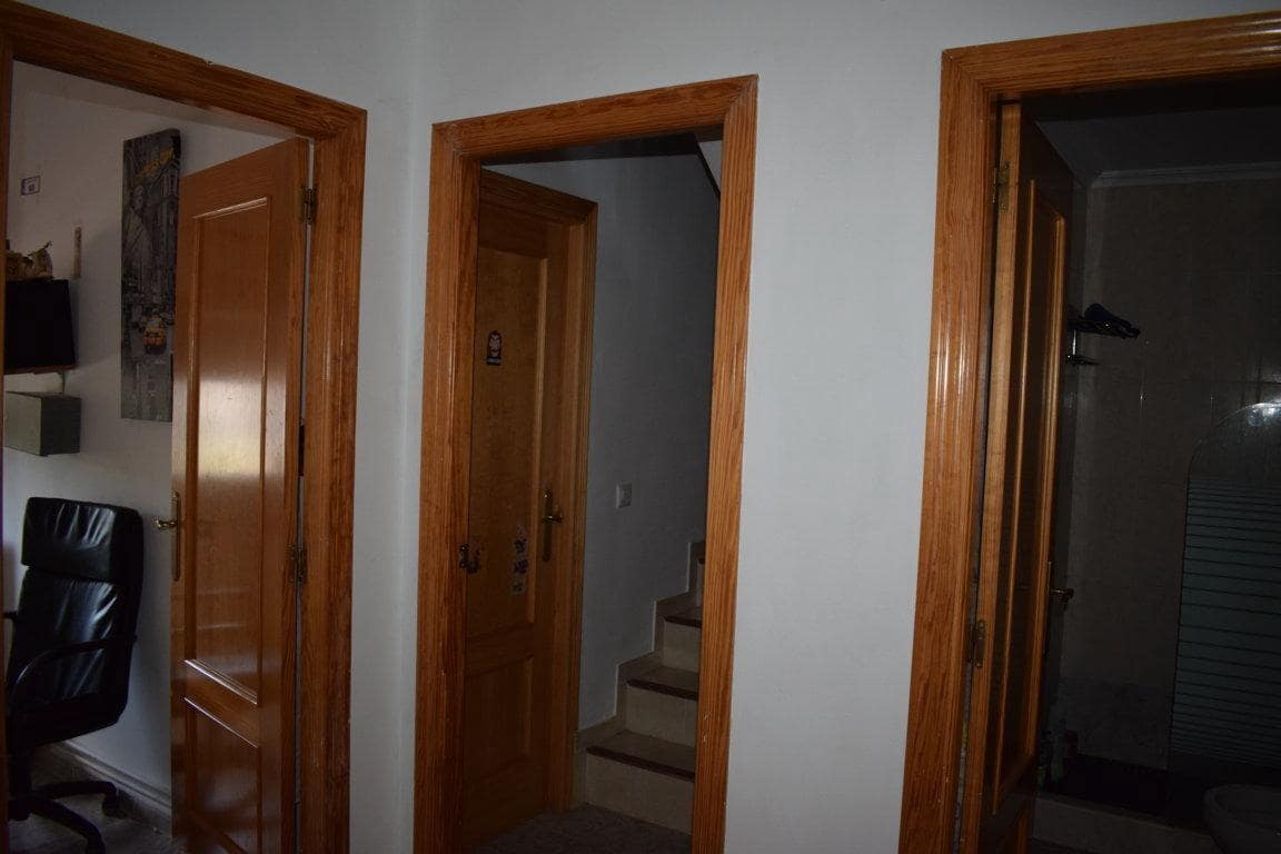 4 bedroom Terraced Villa for sale in Serra with garage - € 275,000 (Ref: 7994764)