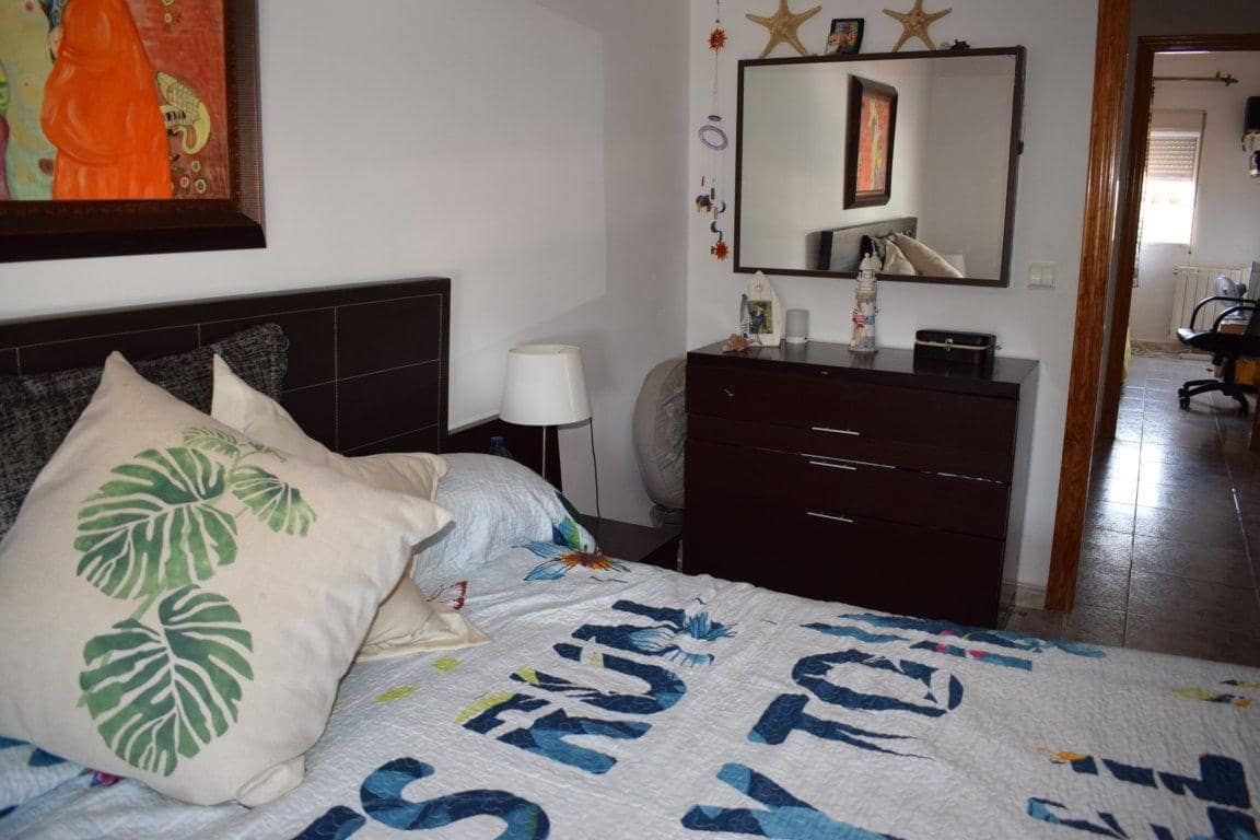 4 bedroom Terraced Villa for sale in Serra with garage - € 275,000 (Ref: 7994764)