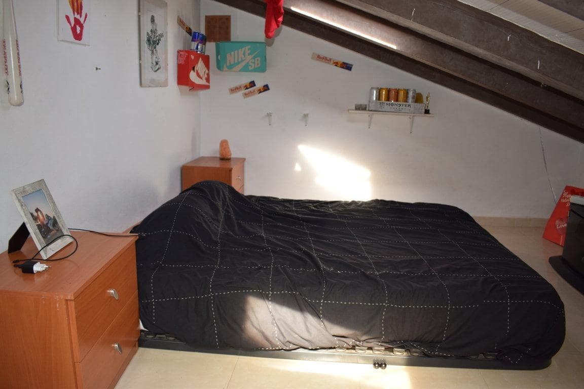 4 bedroom Terraced Villa for sale in Serra with garage - € 275,000 (Ref: 7994764)