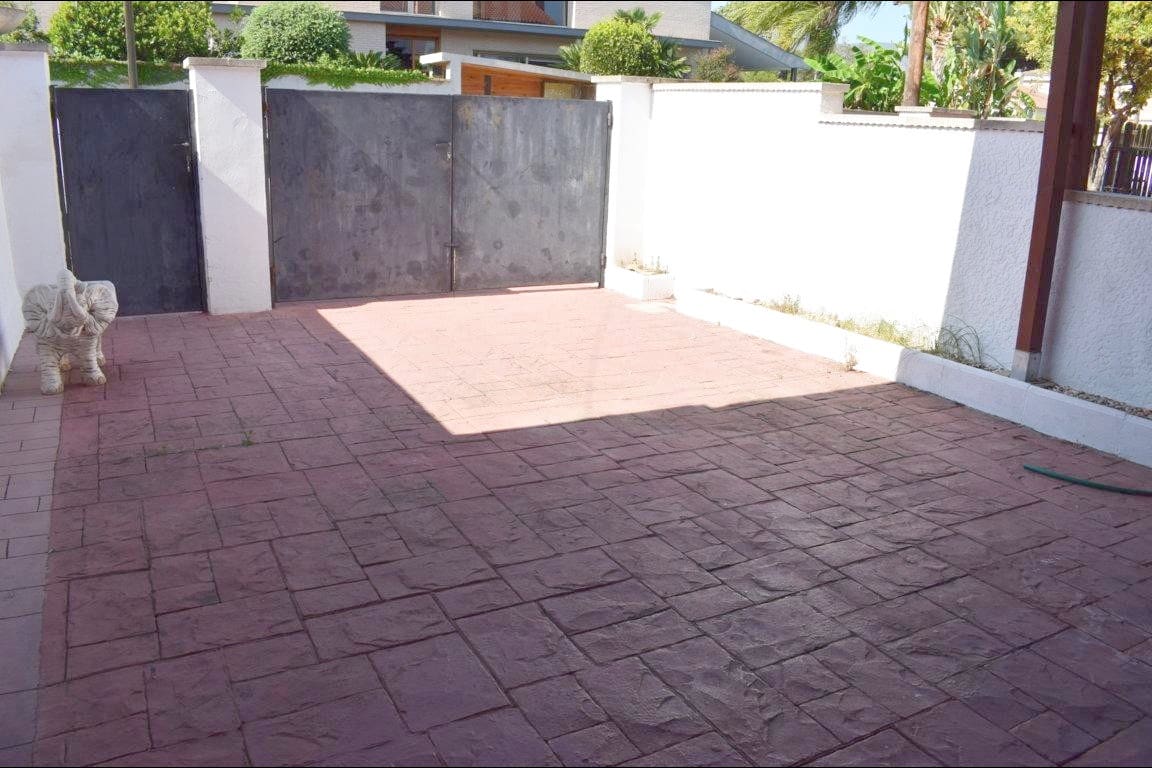 4 bedroom Terraced Villa for sale in Serra with garage - € 275,000 (Ref: 7994764)