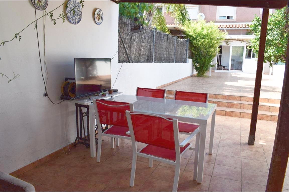 4 bedroom Terraced Villa for sale in Serra with garage - € 275,000 (Ref: 7994764)