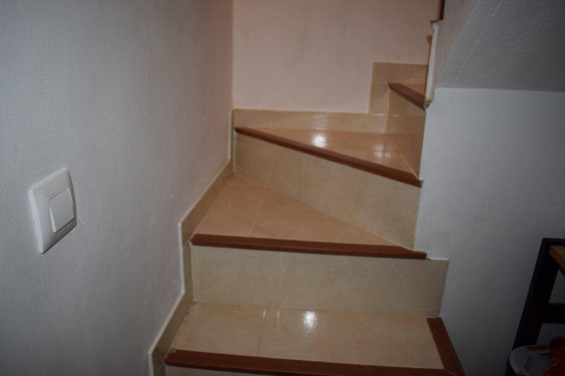 4 bedroom Terraced Villa for sale in Serra with garage - € 275,000 (Ref: 7994764)