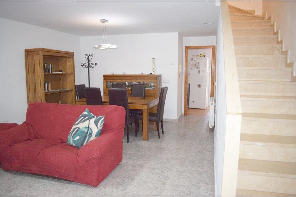 4 bedroom Terraced Villa for sale in Serra with garage - € 275,000 (Ref: 7994764)