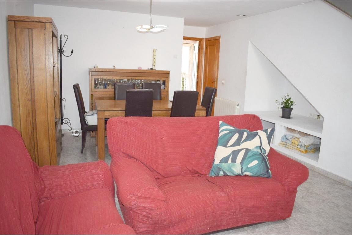 4 bedroom Terraced Villa for sale in Serra with garage - € 275,000 (Ref: 7994764)