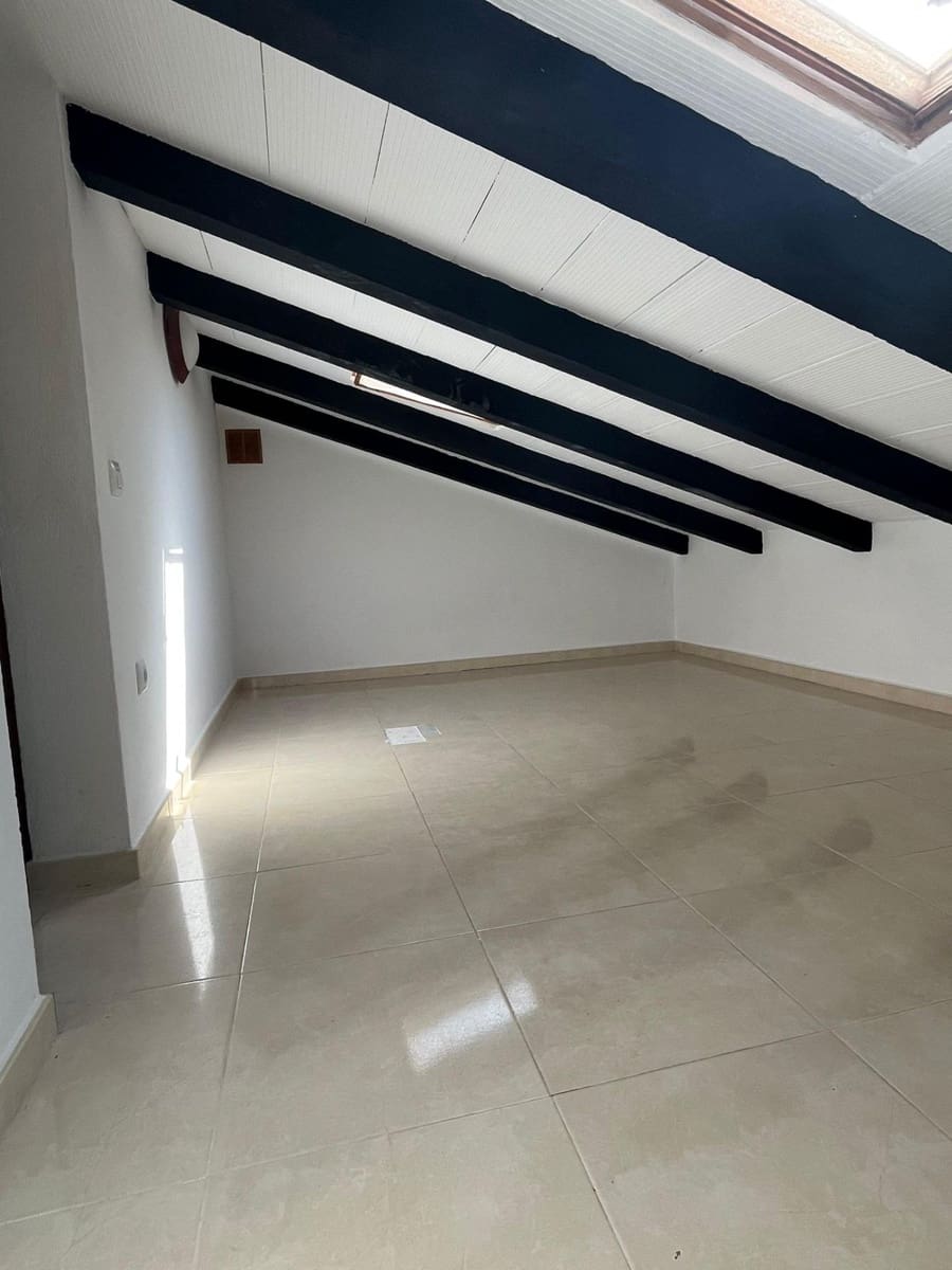 4 bedroom Terraced Villa for sale in Serra with garage - € 275,000 (Ref: 7994764)