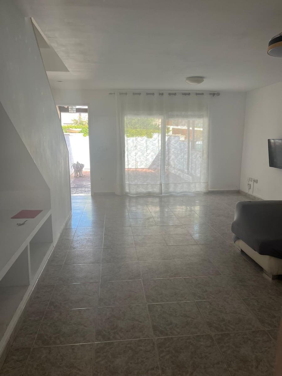 4 bedroom Terraced Villa for sale in Serra with garage - € 275,000 (Ref: 7994764)