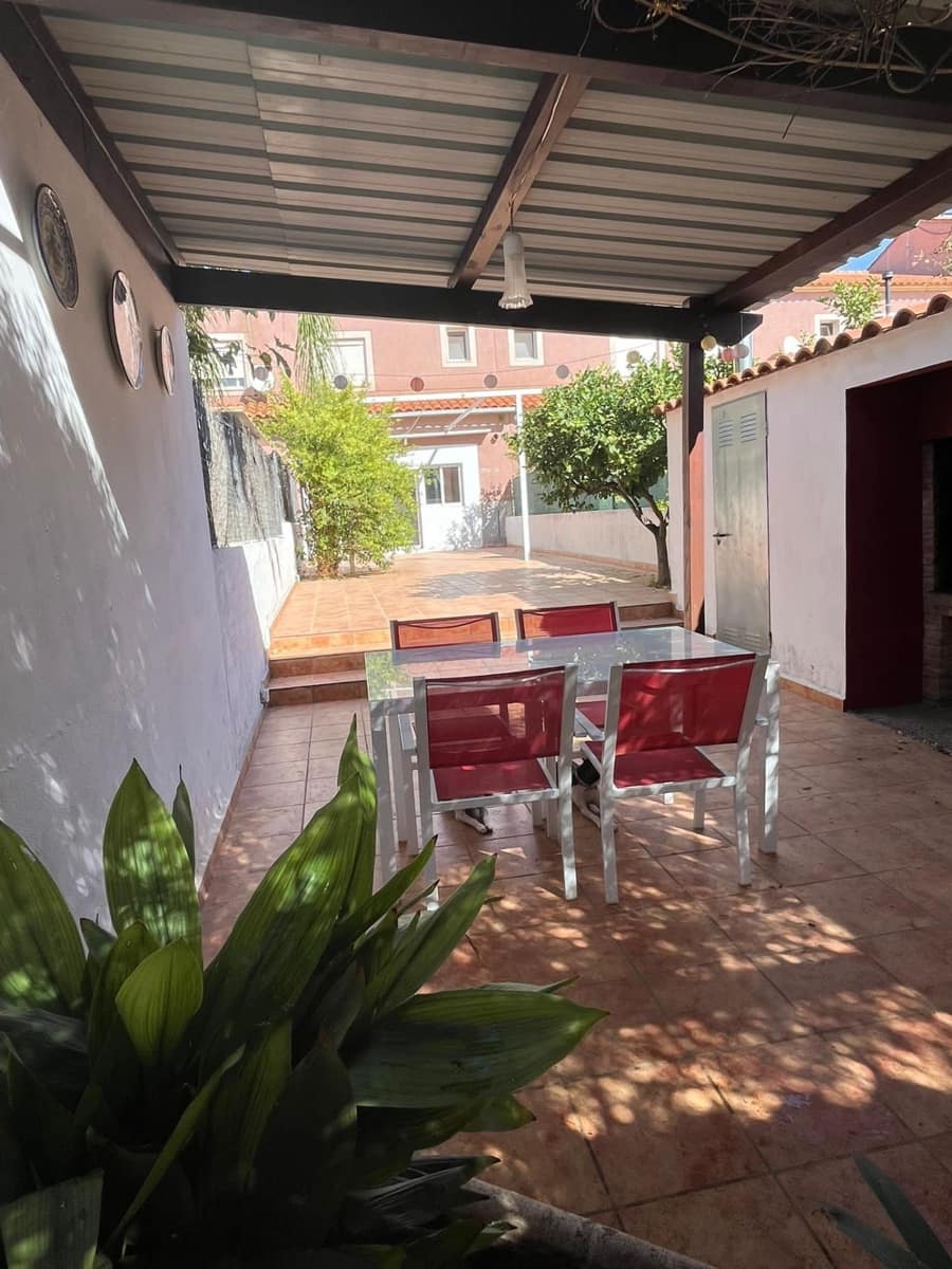 4 bedroom Terraced Villa for sale in Serra with garage - € 275,000 (Ref: 7994764)