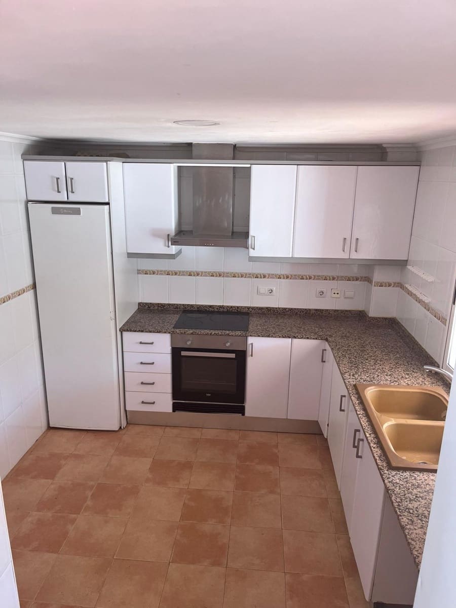 4 bedroom Terraced Villa for sale in Serra with garage - € 275,000 (Ref: 7994764)