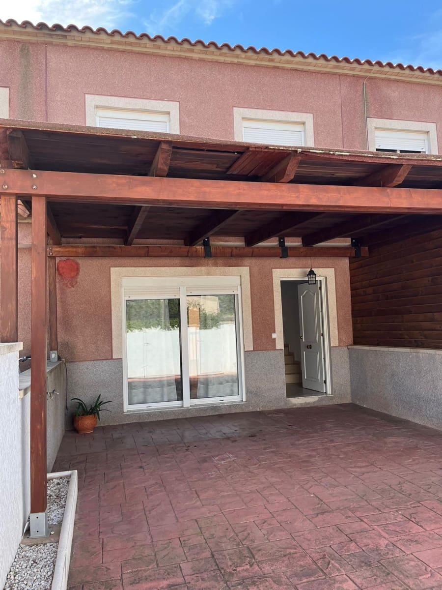 4 bedroom Terraced Villa for sale in Serra with garage - € 275,000 (Ref: 7994764)