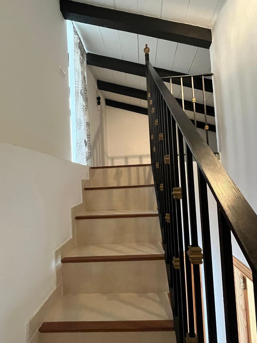 4 bedroom Terraced Villa for sale in Serra with garage - € 275,000 (Ref: 7994764)