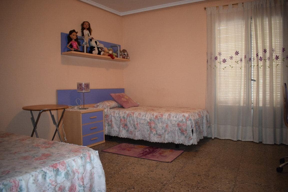 5 soverom Villa til salgs i Casinos med garasje - € 249 900 (Ref: 8101629)