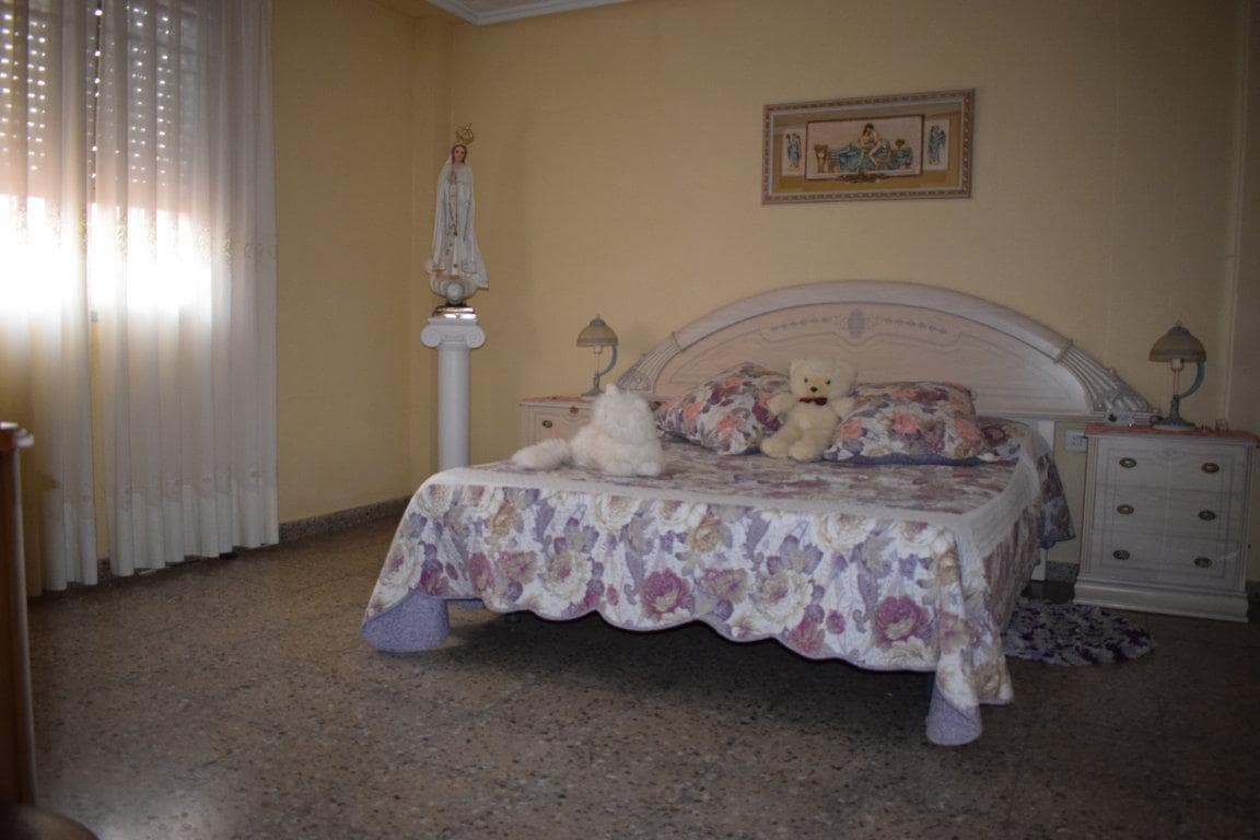 5 soverom Villa til salgs i Casinos med garasje - € 249 900 (Ref: 8101629)