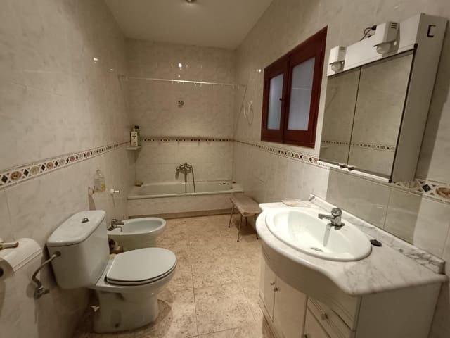 6 bedroom Townhouse for sale in Llíria - € 179,900 (Ref: 8670329)